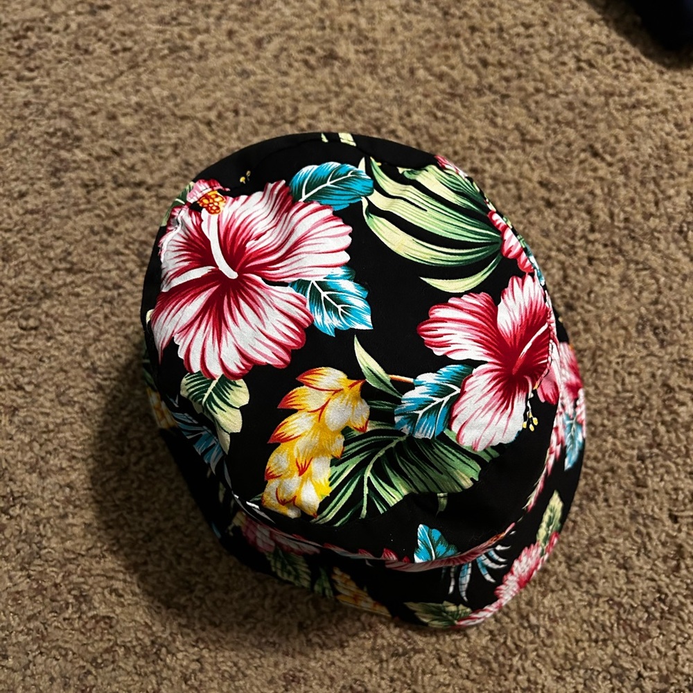 Bucket hat